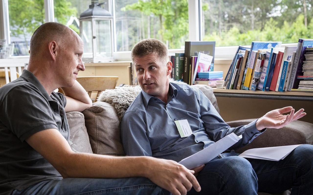 Jelle Cupido (links) van Terschelling Energie in gesprek met Maarten Berkhout van SeaQurrent.
Jelle Cupido (links) van Terschelling Energie in gesprek met Maarten Berkhout van SeaQurrent.