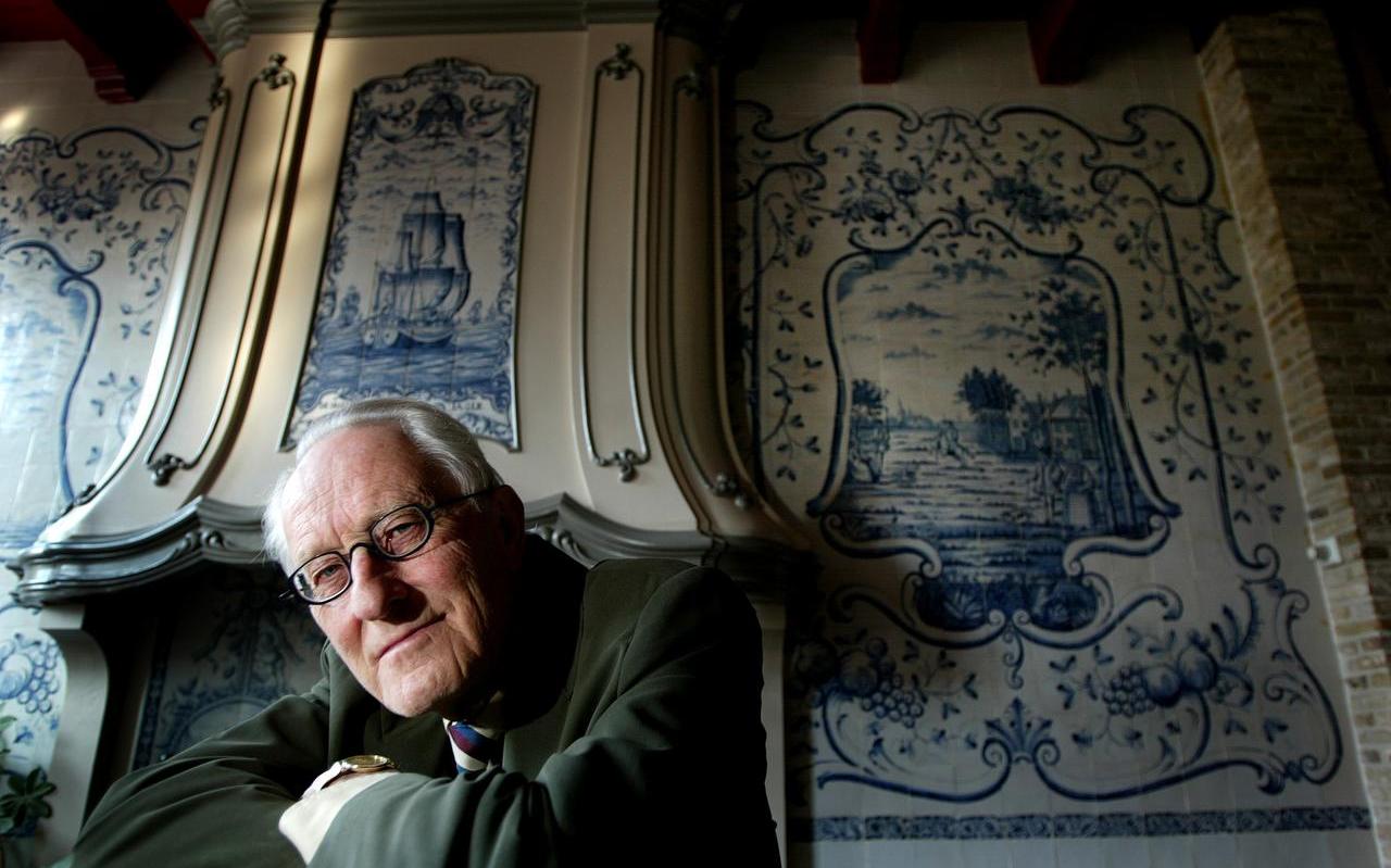 Pieter Jan Tichelaar in 2004, het jaar waarin hij promoveerde op zijn onderzoek naar Makkumer aardewerk. Pieter Jan Tichelaar in 2004, het jaar waarin hij promoveerde op zijn onderzoek naar Makkumer aardewerk.