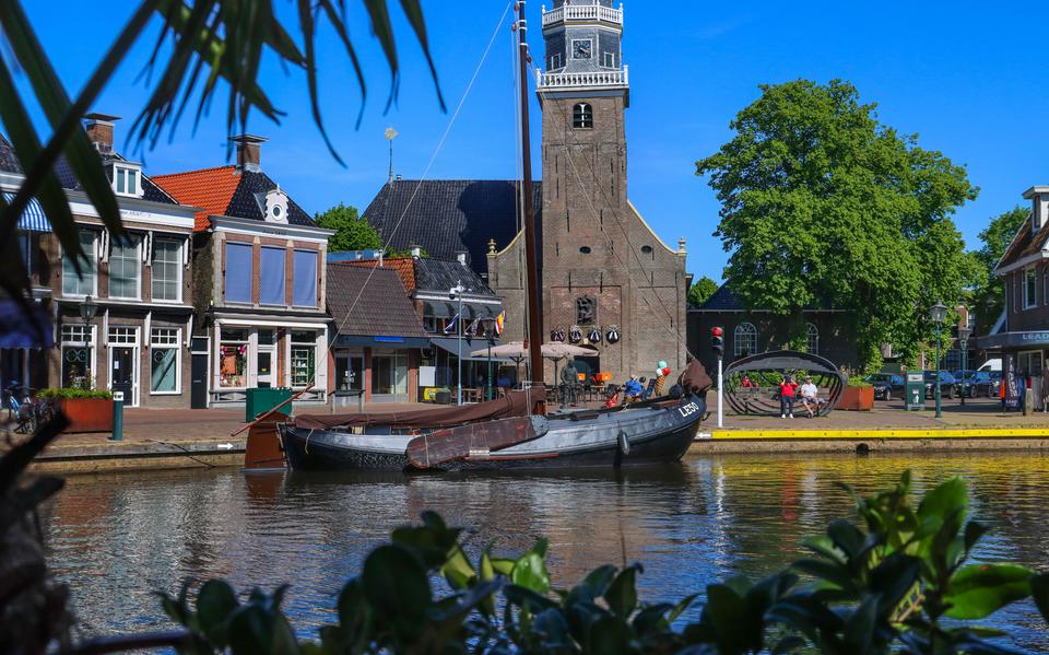 Het museumschip LE-50 heeft officieel geen vaste plek in Lemmer.