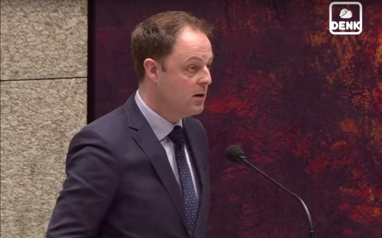 Een screenshot van het filmpje dat Denk online zette over de aanval van Harry van der Molen. Een screenshot van het filmpje dat Denk online zette over de aanval van Harry van der Molen.