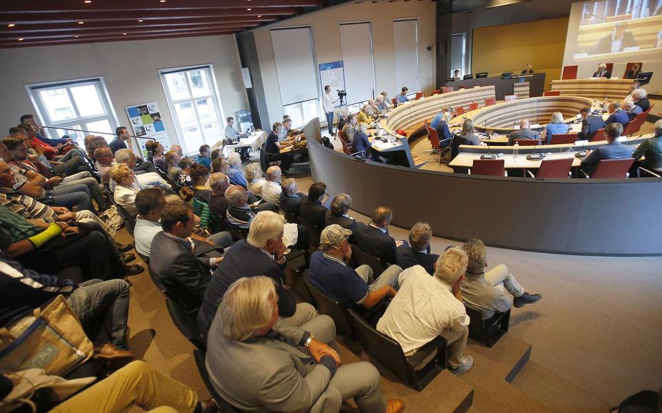 Een raadsvergadering van de gemeente Leeuwarden, een aantal jaren geleden.