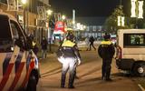 Rond het Cambuurstadion breken op 21 november hevige rellen uit tijdens de wedstrijd van SC Cambuur tegen FC Utrecht. Agenten zien zich genoodzaakt hun wapens te trekken en moeten rennen op het vege lijf te redden.