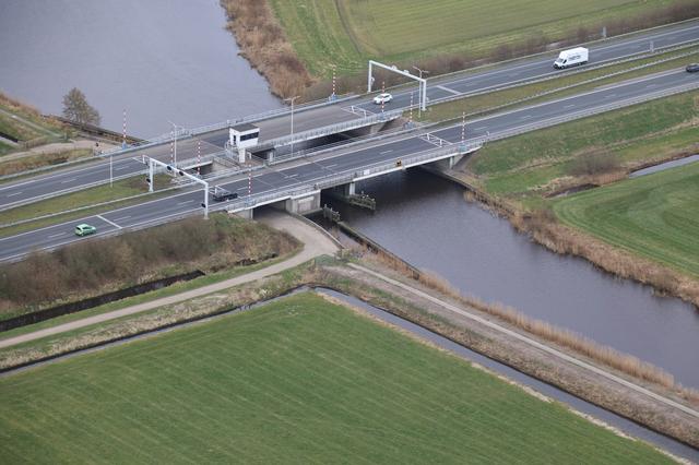 Scharsterrijnbrug in snelweg A6 heeft veel meer kuren
