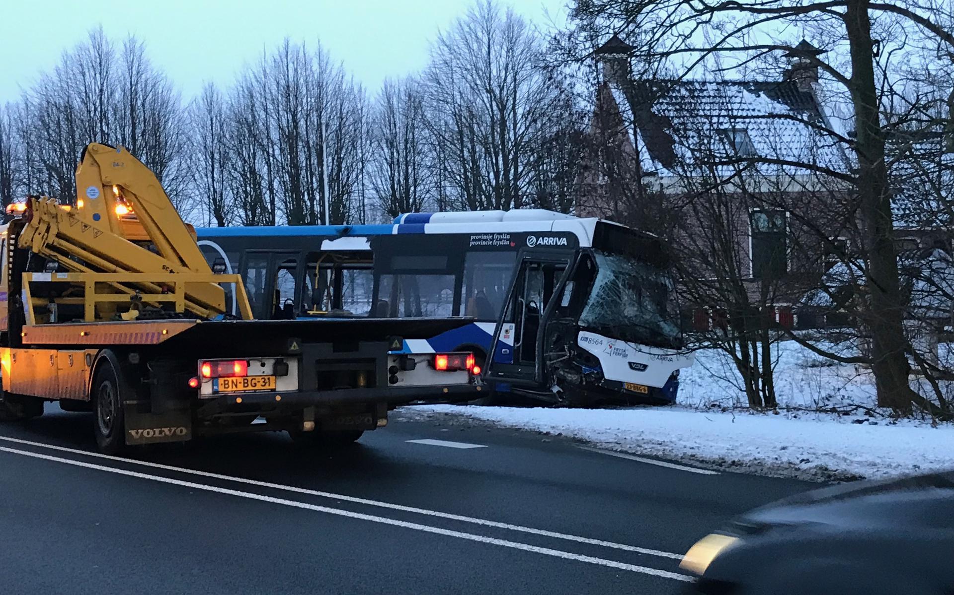 Aanrijding Tussen Lijnbus En Busje Bij Koarnjum - Leeuwarder Courant