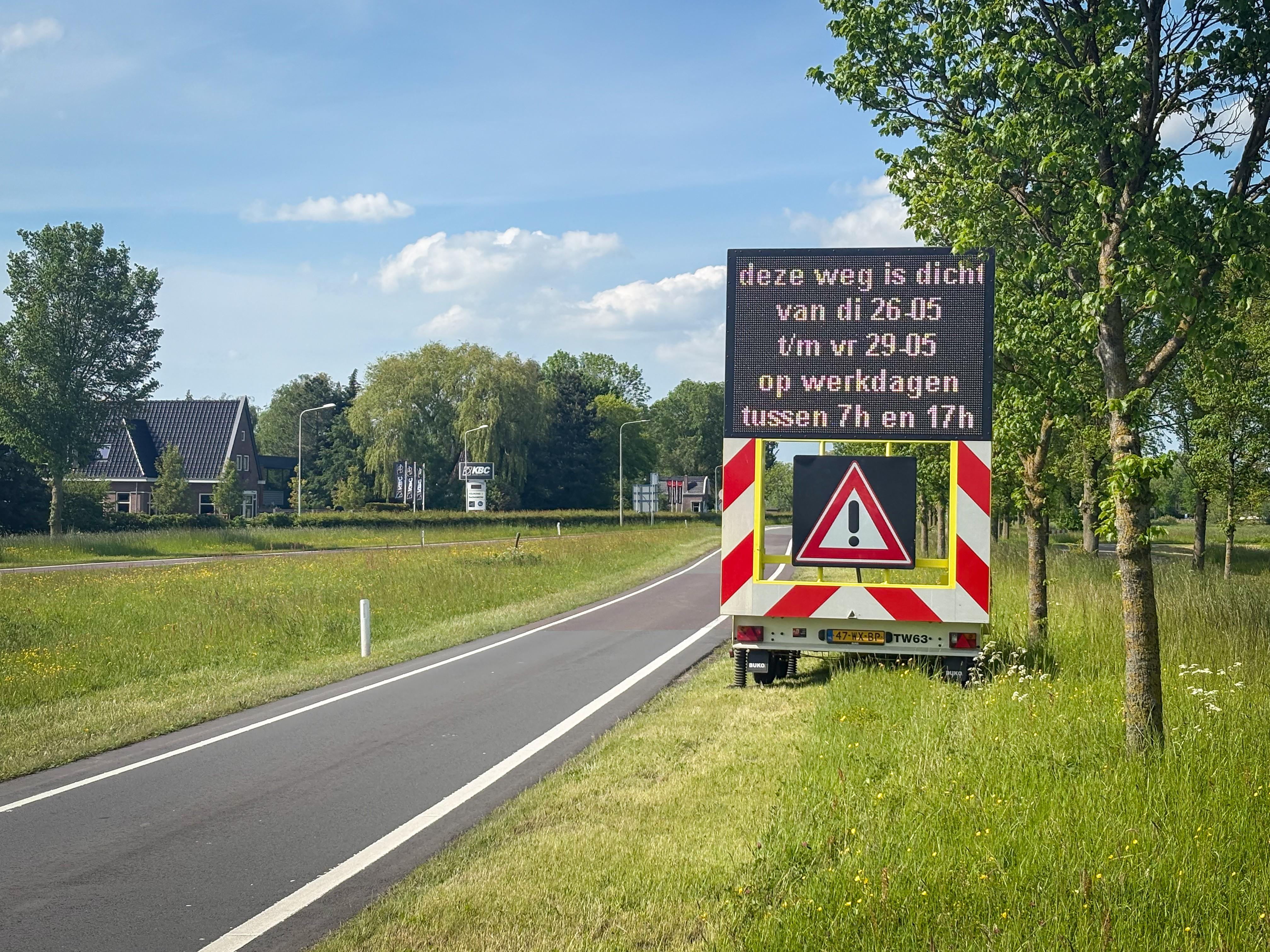 Weg tussen Sneek en Leeuwarden wekenlang overdag dicht voor onderhoud. ‘We beperken de hinder’