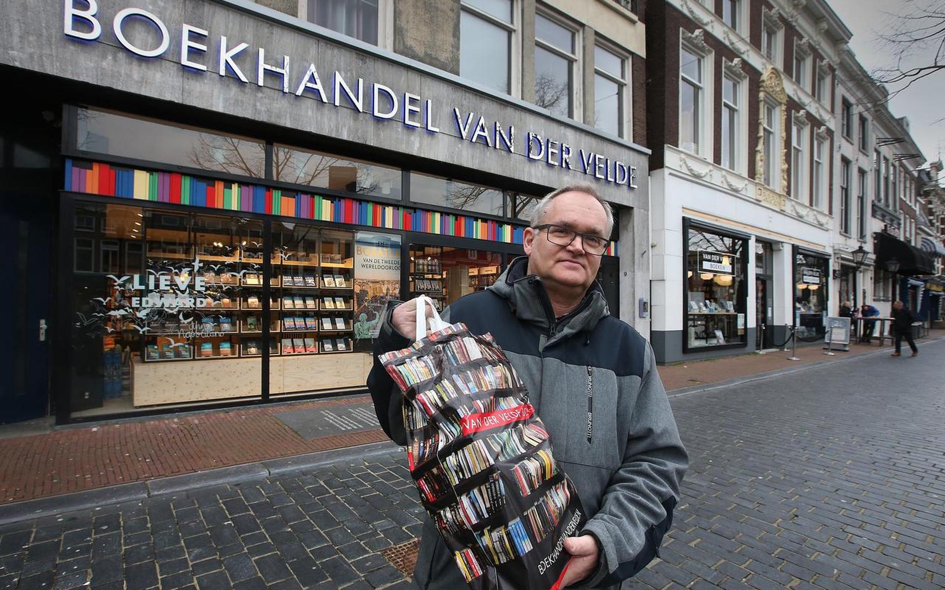 Van der Velde verkoopt even geen boeken: 'Personeel zit liever thuis