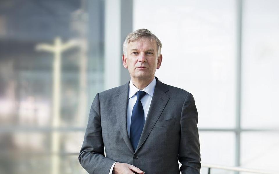 Herman Bolhaar, De Nationaal Rapporteur Mensenhandel en Seksueel Geweld tegen Kinderen pleit ervoor dat er meer aandacht komt voor het misbruik van jongeren.