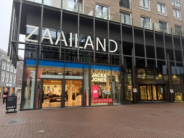 Celstraf voor man (29) uit Harlingen die met steelpan ondernemers aanviel in winkelcentrum Leeuwarde