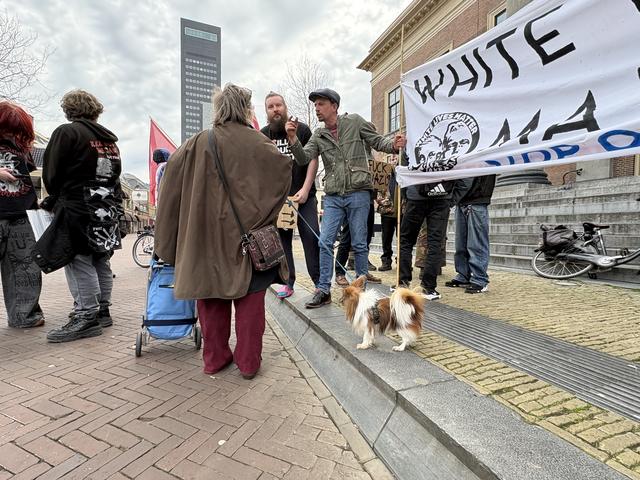 LIVE | Demonstraties voor en tegen extreemrechts in Leeuwarden