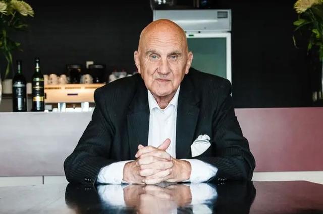 Henk (84) was vooral makelaar in menselijke contacten – ‘show, schwung en af en toe een conflict