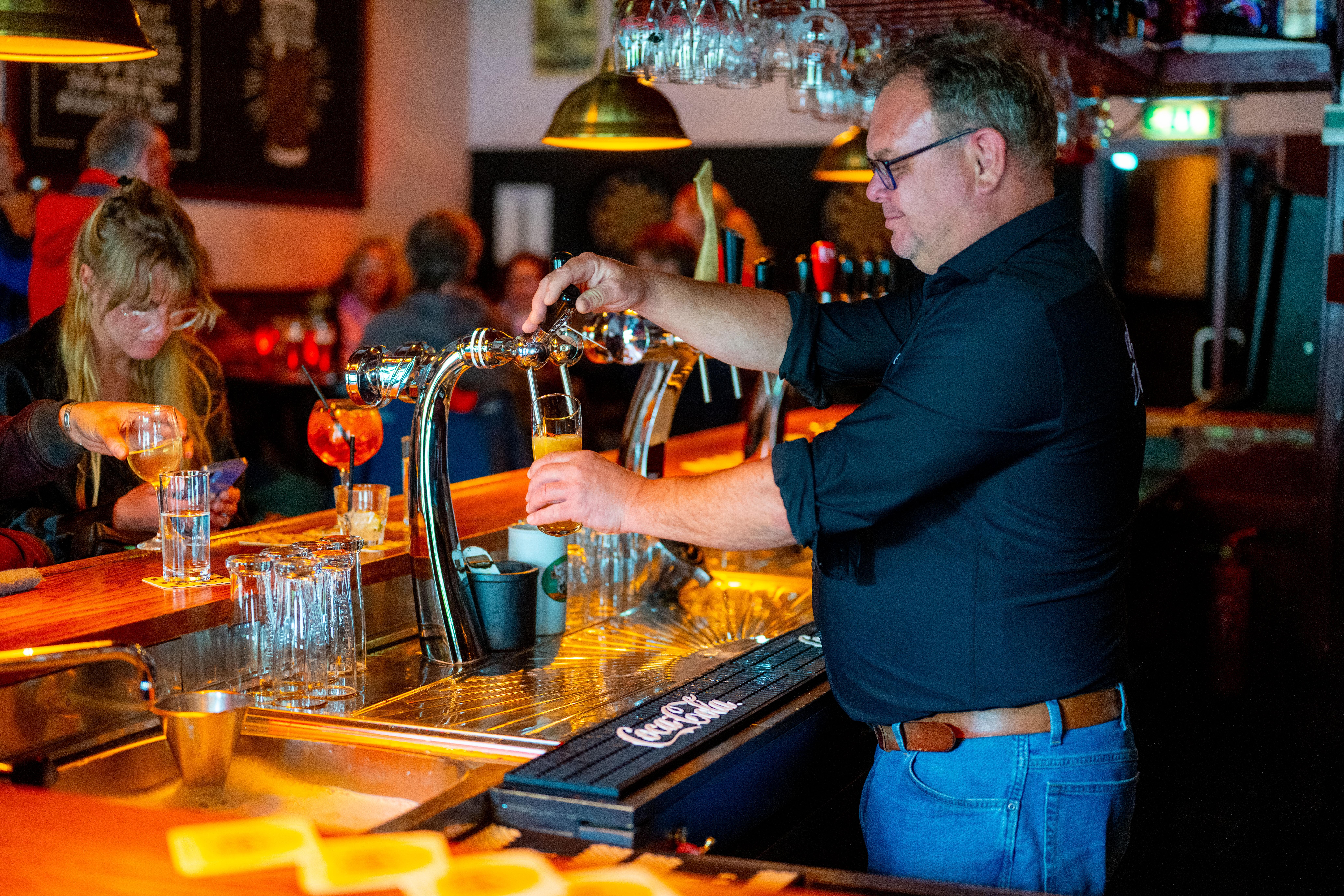 Eric (50) uit Leeuwarden maakt 'bartransfer' van De Toeter naar De Rus: 'Ik heb het in tranen vertel