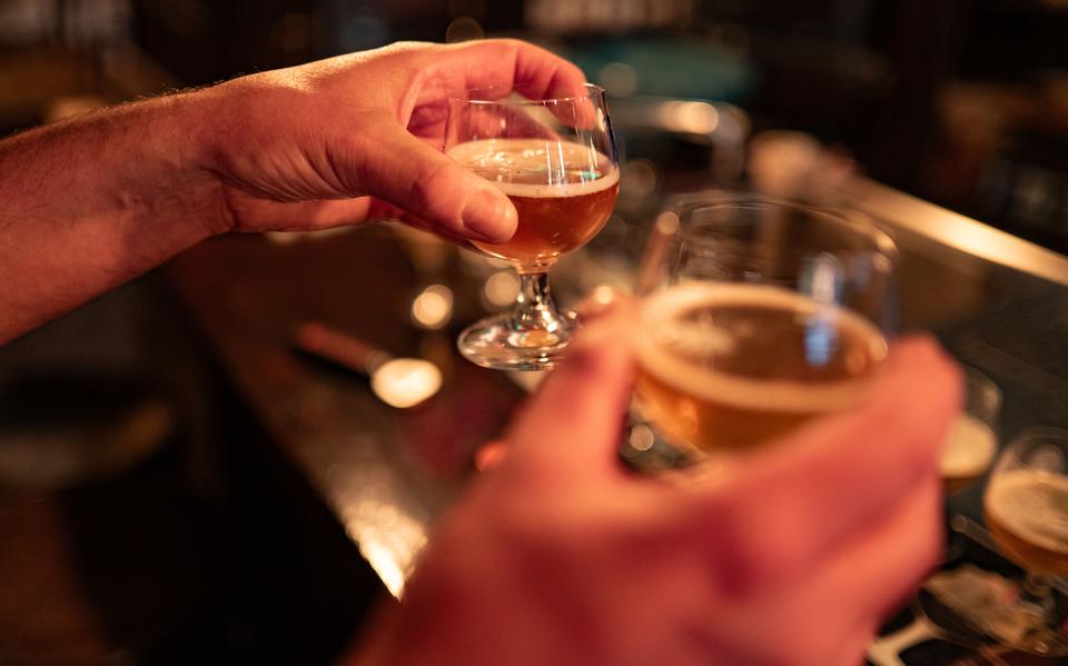 Onder jongvolwassenen (tussen de 18 en 35 jaar) ligt percentage drinkers op 81 procent. 