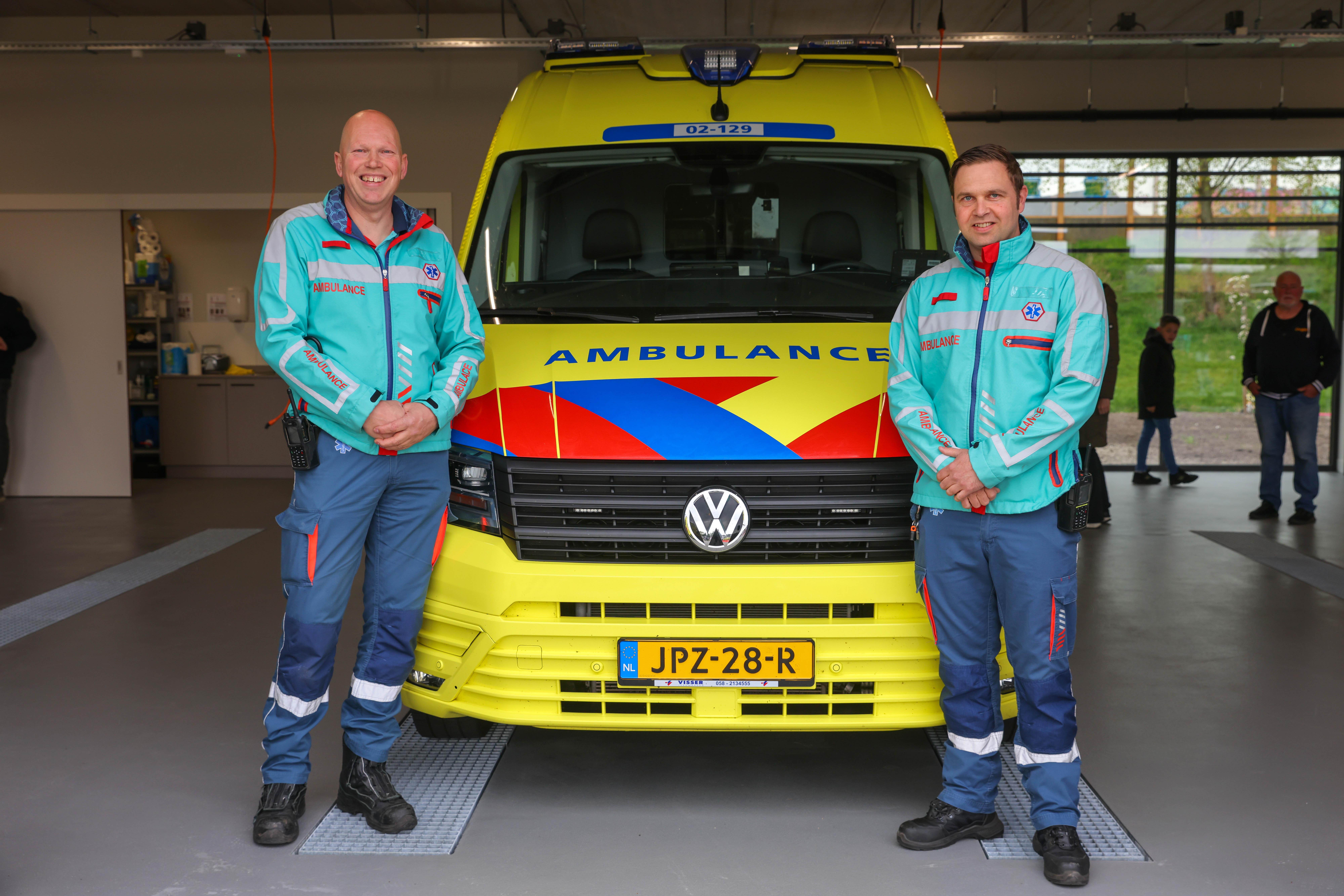 Nieuwe ambulancepost in Heerenveen maakt aanrijtijden korter: ‘We zijn zo in het centrum of op de sn