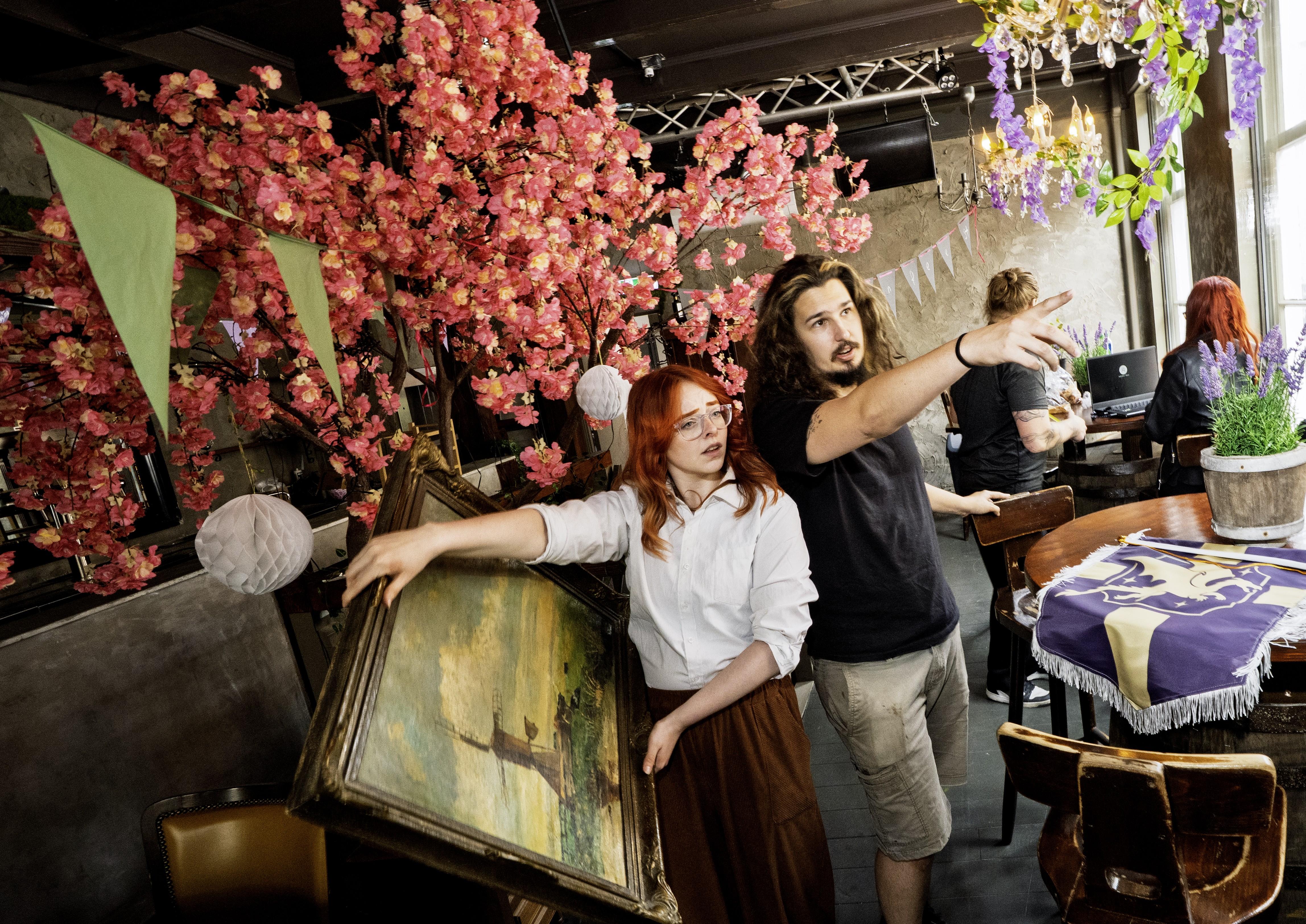 'Leeuwarden is wel toe aan iets geks': Hester en Kevin openen fantasy-café in Leeuwarden.