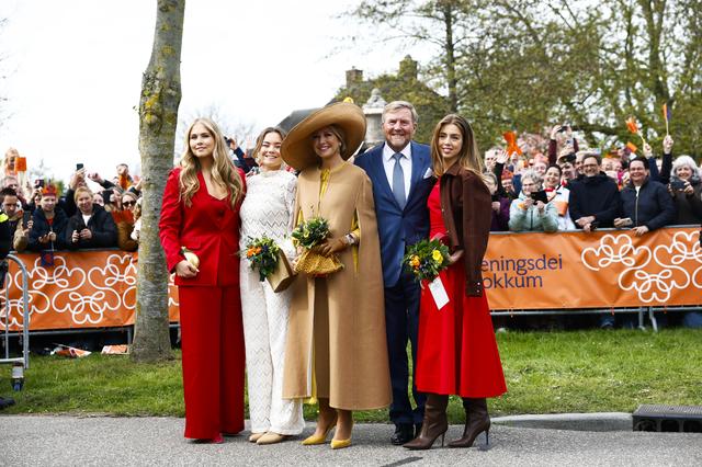 Máxima in het geel, de prinsessen in wit en rood. Royaltywatcher Josine (35) weet: ‘Ze hebben hun be