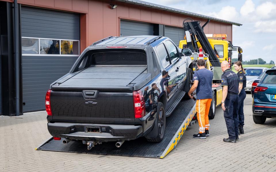 De politie nam op 31 juli de zwarte pickup van de verdachte in beslag. 