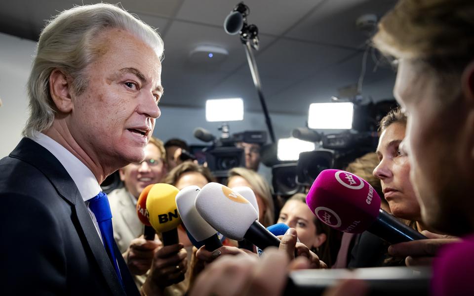 Geert Wilders (PVV) na afloop van een coalitieoverleg over asielplannen in de Tweede Kamer.