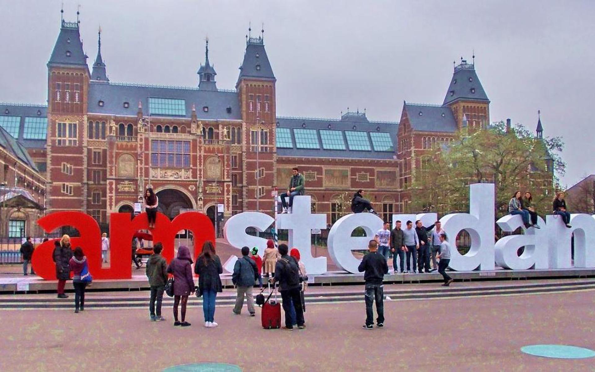 De letters op het Museumplein in Amsterdam. FOTO GOOGLE
