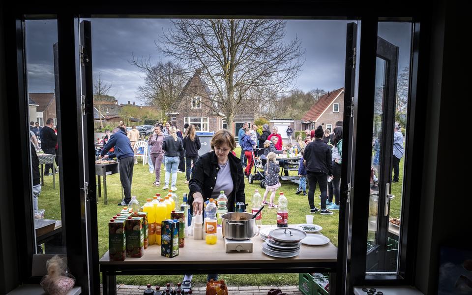 Stichtingen en verenigingen mochten vorig jaar op 22 juni met 500 euro van de provincie Fryslân een feestje bouwen voor hun vrijwilligers en om nieuwe vrijwilligers te werven. 
