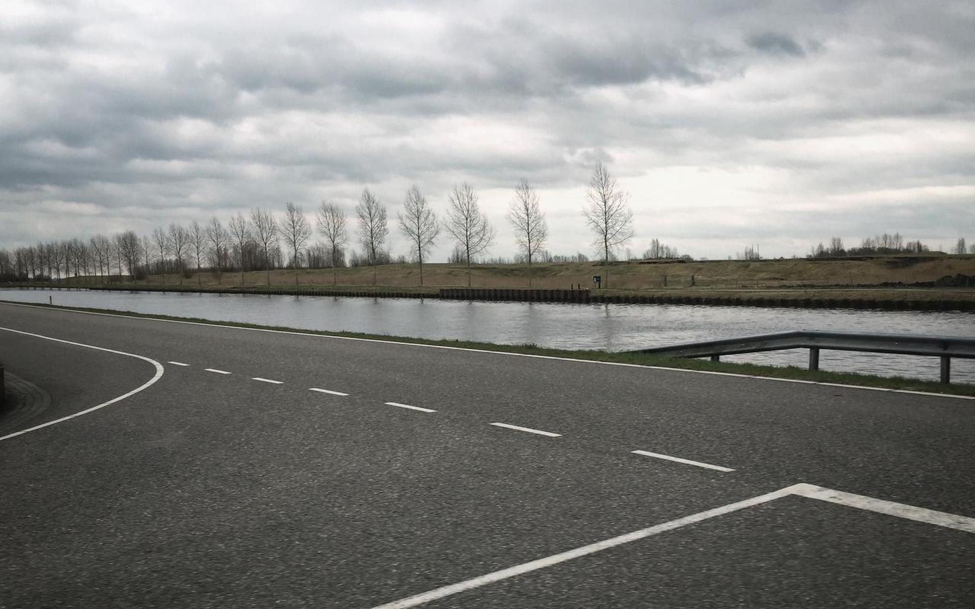 Ondanks verdrinking toch geen vangrail langs Prinses Margrietkanaal - Leeuwarder Courant