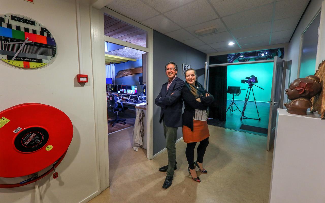 Gaastmeer, Quintin en Emmie Samidjono hebben in het voormalig schoolgebouw een videostudio gerealiseerd. Gaastmeer, Quintin en Emmie Samidjono hebben in het voormalig schoolgebouw een videostudio gerealiseerd.