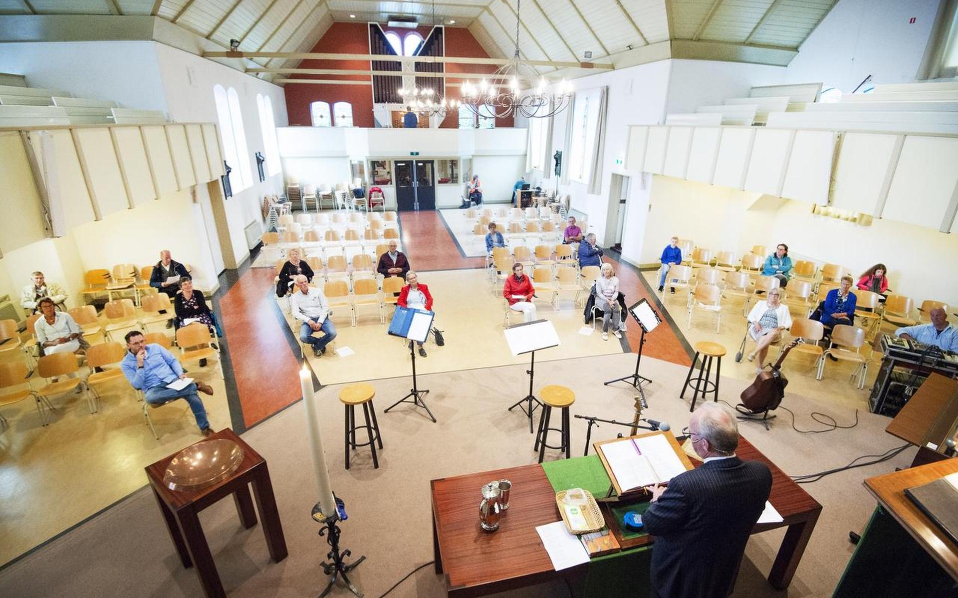 Startende kerken blijven nog ruim onder de dertig aanmelders - Leeuwarder Courant