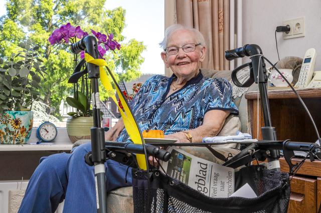 ‘Proefknyn’ Eeuwkjen (100) uit Sint Nicolaasga hoeft niet zo nodig op de voorgrond