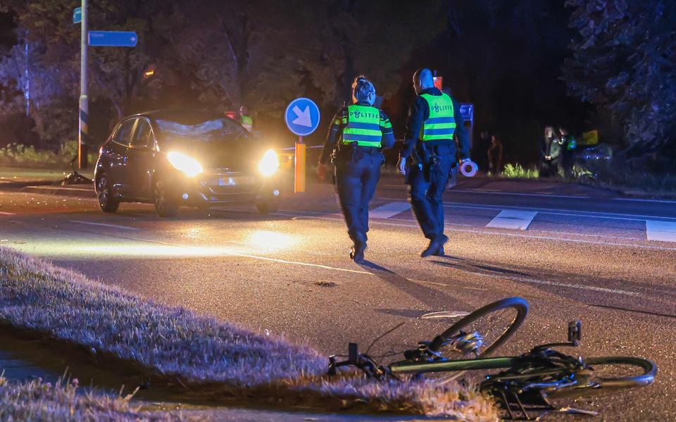 Fietser ernstig gewond door botsing met auto in Hijum
.