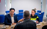 Burgemeester Tjeerd van der Zwan van de gemeente Heerenveen en Marjolein Wildeman van de politie geven een persconferentie. 