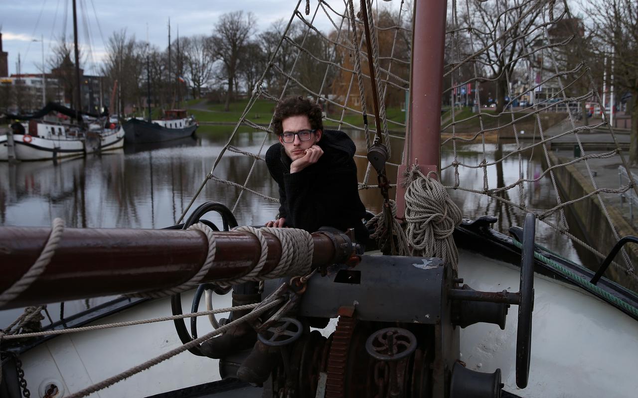 Schipper Jerke van As op het dek van de Nil Desperandum.
Schipper Jerke van As op het dek van de Nil Desperandum.