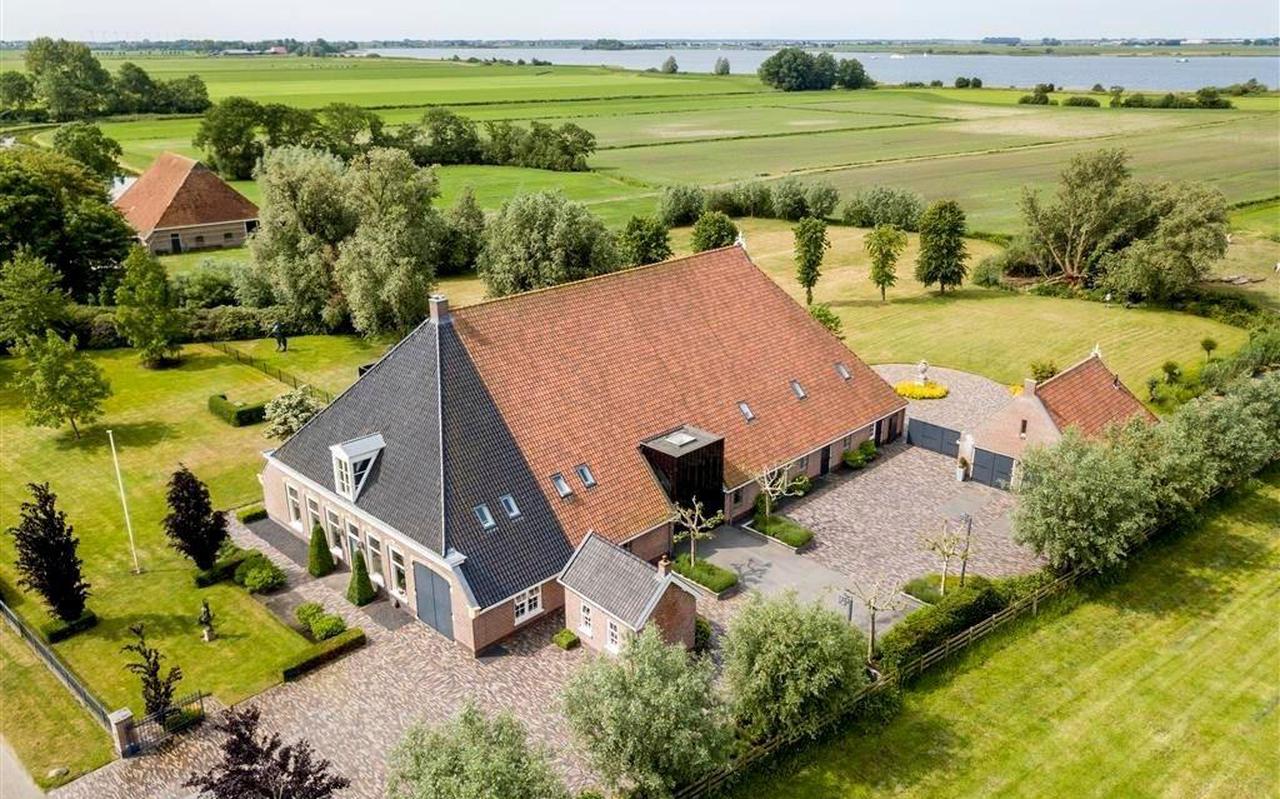 Dijken, Nummer 6. Het huis met de hoogste vraagprijs ooit in Friesland: 2,8 miljoen euro. FOTO FUNDA