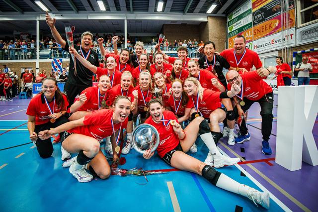 Friso Sneek voltooit hattrick met derde kampioenschap op rij. ‘Uitermate knap met deze speelsters di