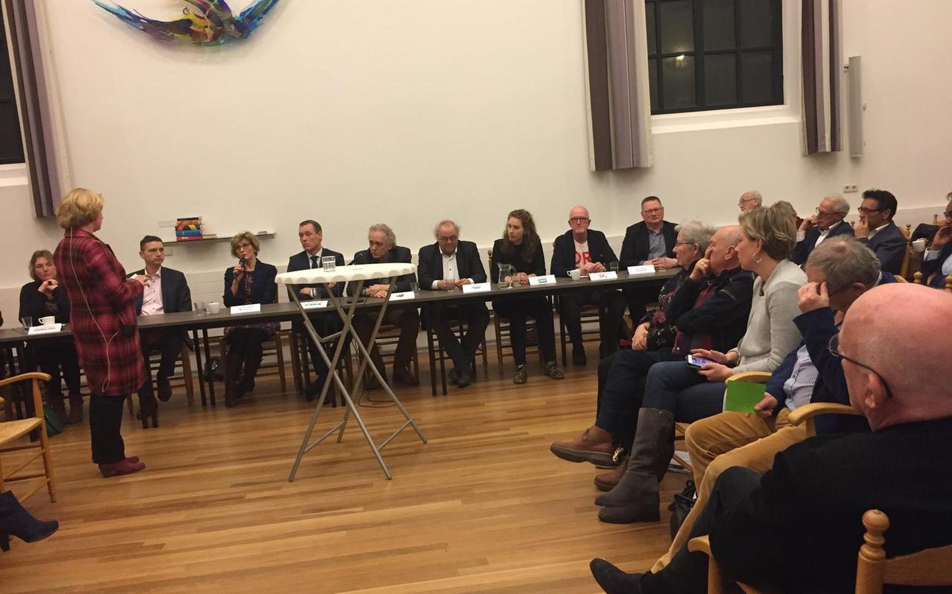 Tien lijsttrekkers schoven aan tijdens het eerste verkliezingsdebat in Heerenveen.