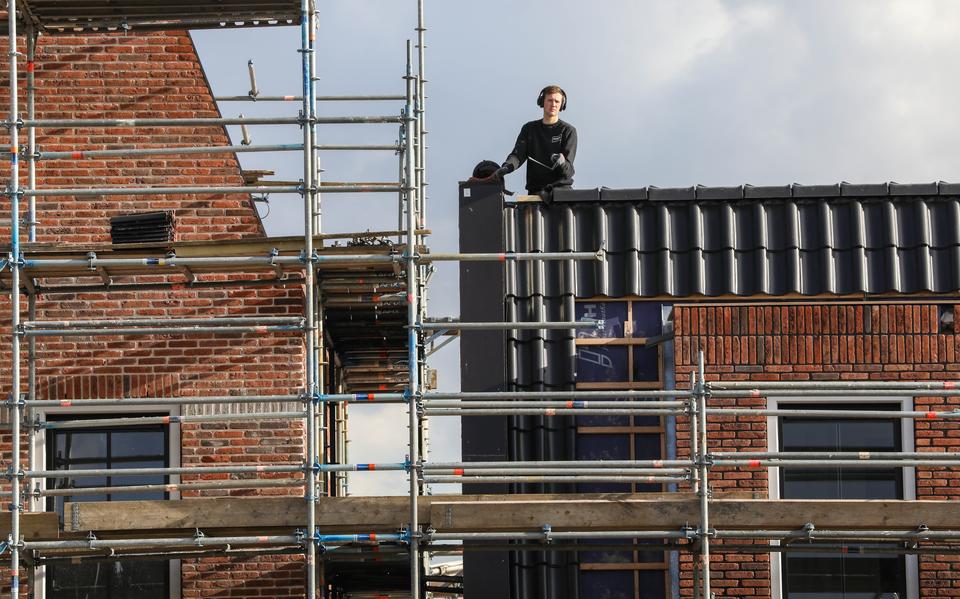 Woningbouw in de nieuwe Leeuwarder woonwijk Middelsee. 