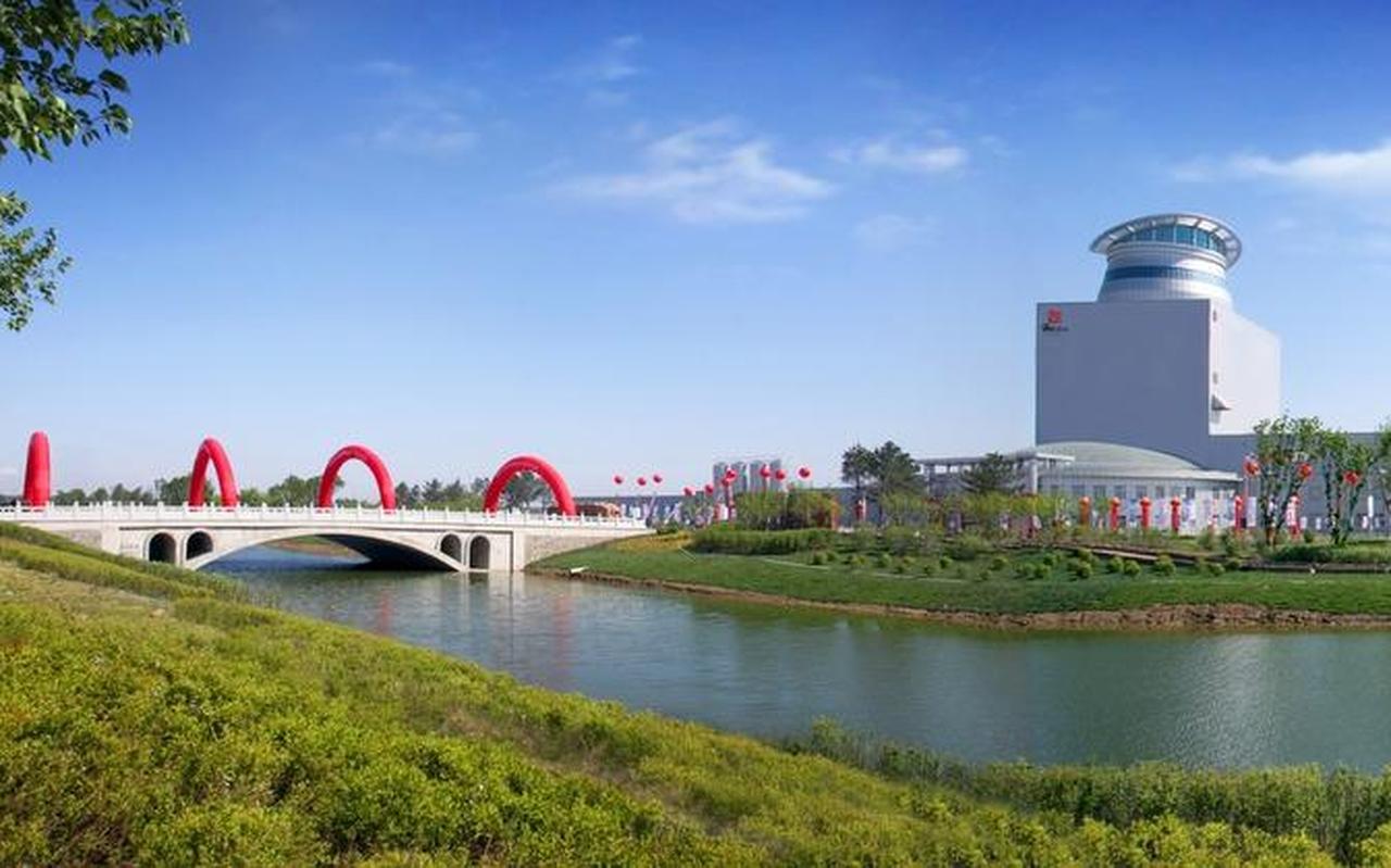 FrieslandCampina is sinds kort volledig eigenaar van kindervoedingfabriek Friesland Huishan Dairy in China. Op de beëdigde relatie met Huishan Dairy heeft het Nederlandse zuivelconcern circa 87 miljoen euro moeten afboeken. FrieslandCampina is sinds kort volledig eigenaar van kindervoedingfabriek Friesland Huishan Dairy in China. Op de beëdigde relatie met Huishan Dairy heeft het Nederlandse zuivelconcern circa 87 miljoen euro moeten afboeken.