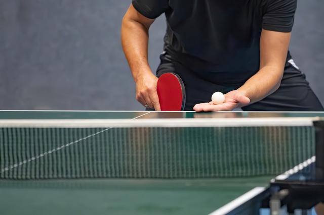 Tafeltennistrainer verdacht van betasten 13-jarige leerlinge in Lemmer. ‘Elke week gebeurde er wel i