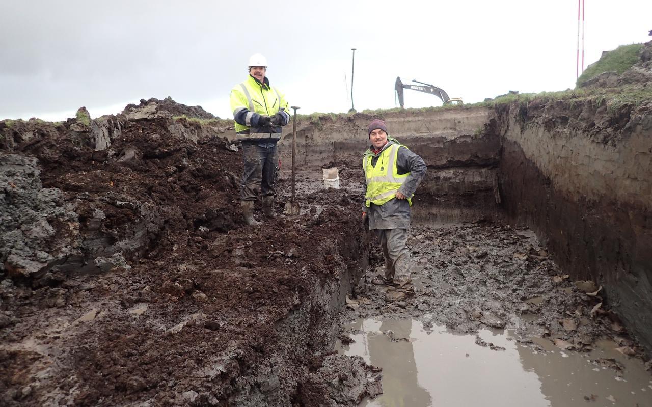 Archeologen doen onderzoek op de plek waar straks de Hemmen III moet verrijzen. Archeologen doen onderzoek op de plek waar straks de Hemmen III moet verrijzen.