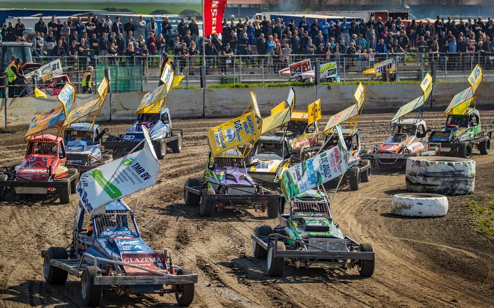 Beeld van een autocrossevenement. Deze is van Wolsum in 2019.