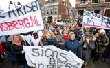 Een betoging in Dokkum om het failliete ziekenhuis De Sionsberg voor de regio te behouden, eind 2014. 
