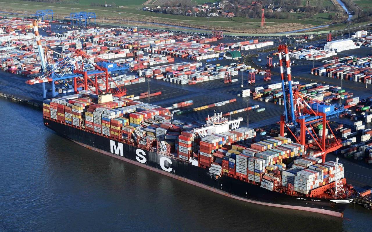 Een luchtfoto van het containerschip MSC Zoe in de Bremerhaven. Een luchtfoto van het containerschip MSC Zoe in de Bremerhaven.