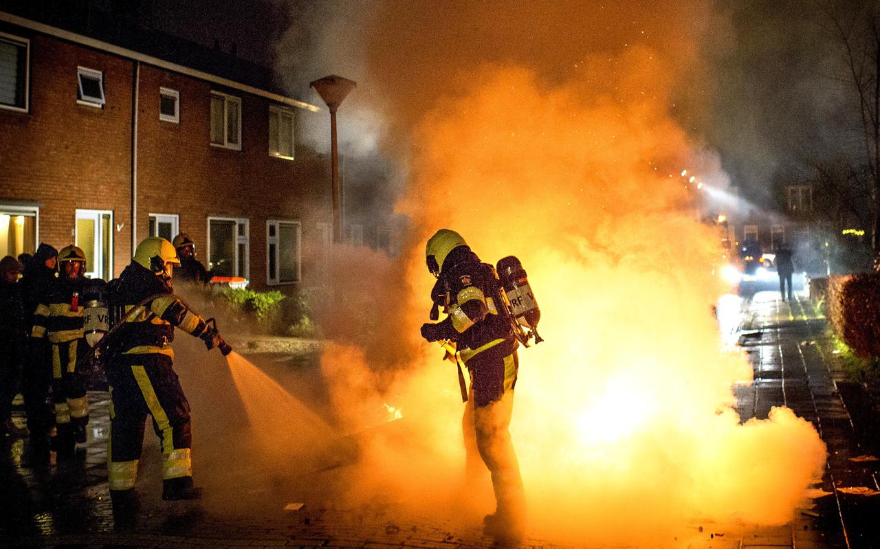 De brandweer van Drachten is rond de jaarwisseling druk geweest met het blussen van vreugde vuren in Drachten.