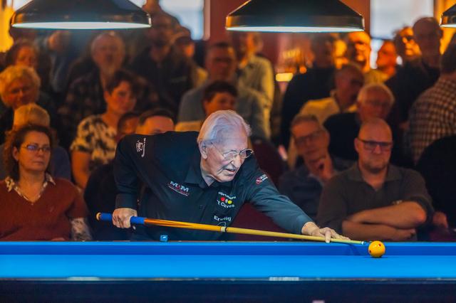 Ceulemans kiek’n in Sneek; iedere biljarter moet ‘de keu’ een keer hebben zien spelen. ‘Deze kans mo