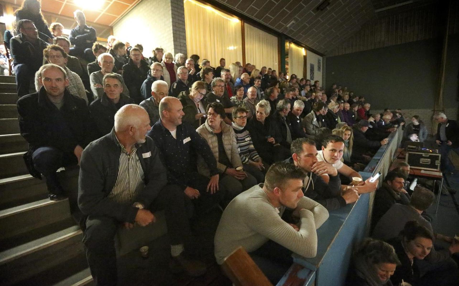 Sporthal Tzummarum moet middelpunt van dorp zijn - Leeuwarder Courant