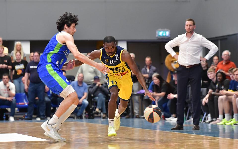 Joel Murray in actie voor LWD Basket. 