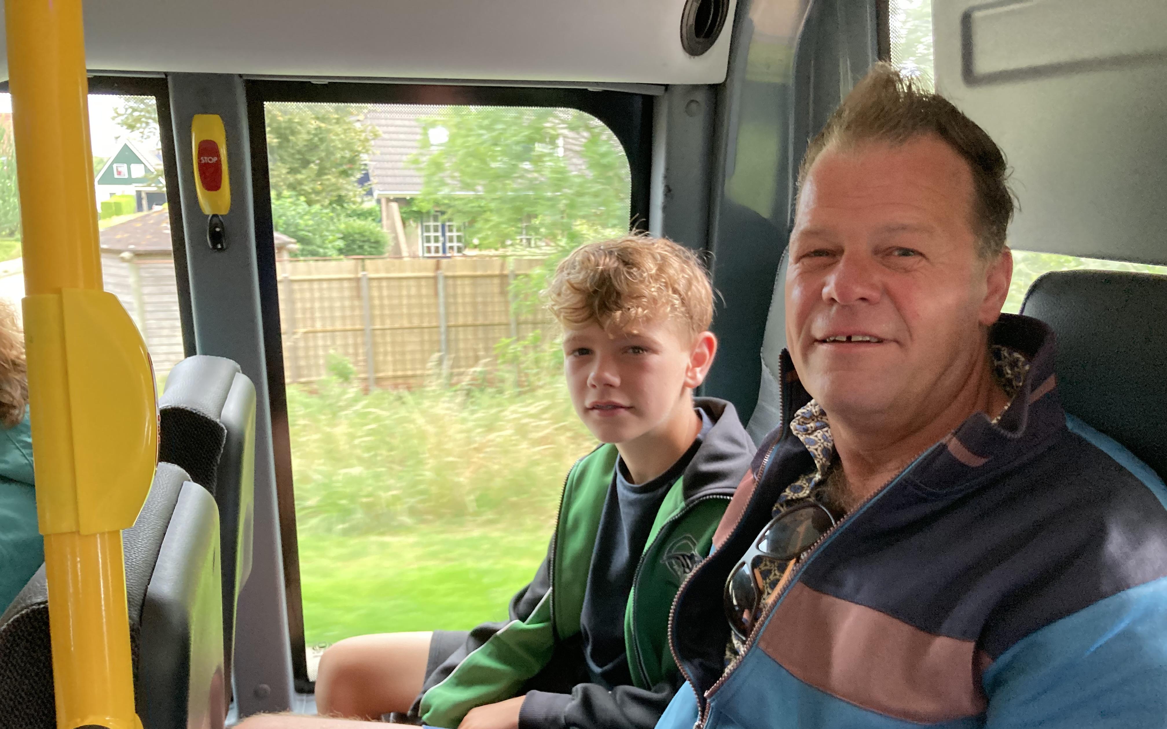 Geart Groothof voor het eerst naar de PC samen met heit Peter. 
