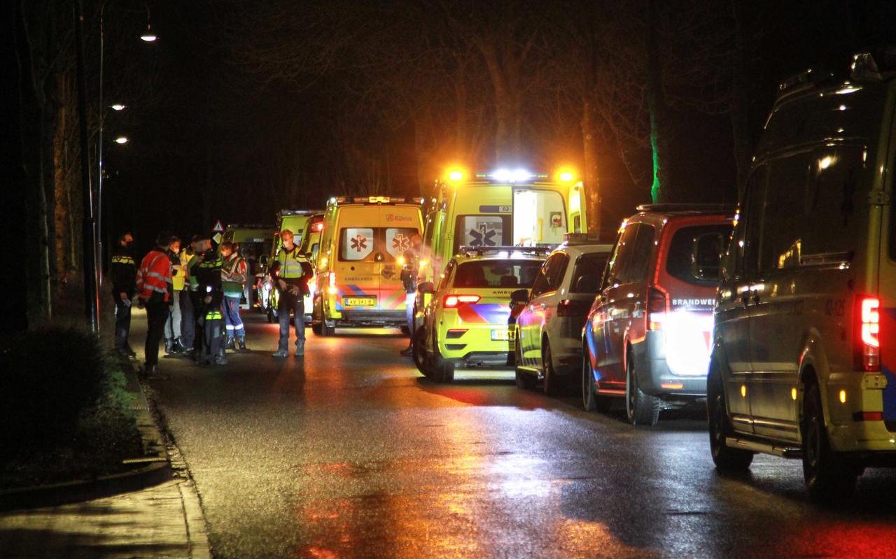 Enkele minuten nadat het brandalarm bij woonzorgcentrum De Herbergier afging, vulde de Hearewei zich met auto’s van de politie, brandweer en de ambulancediensten. Enkele minuten nadat het brandalarm bij woonzorgcentrum De Herbergier afging, vulde de Hearewei zich met auto’s van de politie, brandweer en de ambulancediensten.