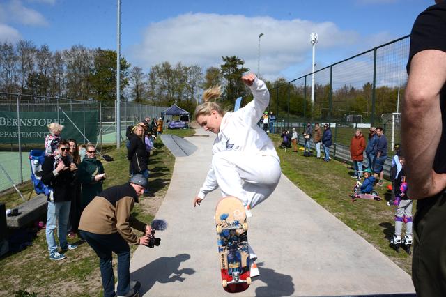 Coen (37) kan eindelijk los: 23 jaar na het eerste plan is er een skatepark op Schiermonnikoog