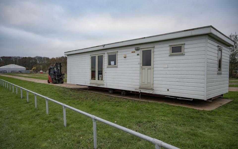 Voor vluchtelingen uit Oekraïne zijn allerlei onderkomens gereedgemaakt, waaronder deze chalets op camping De Wetterpôlle aan de Coronaweg in Leeuwarden