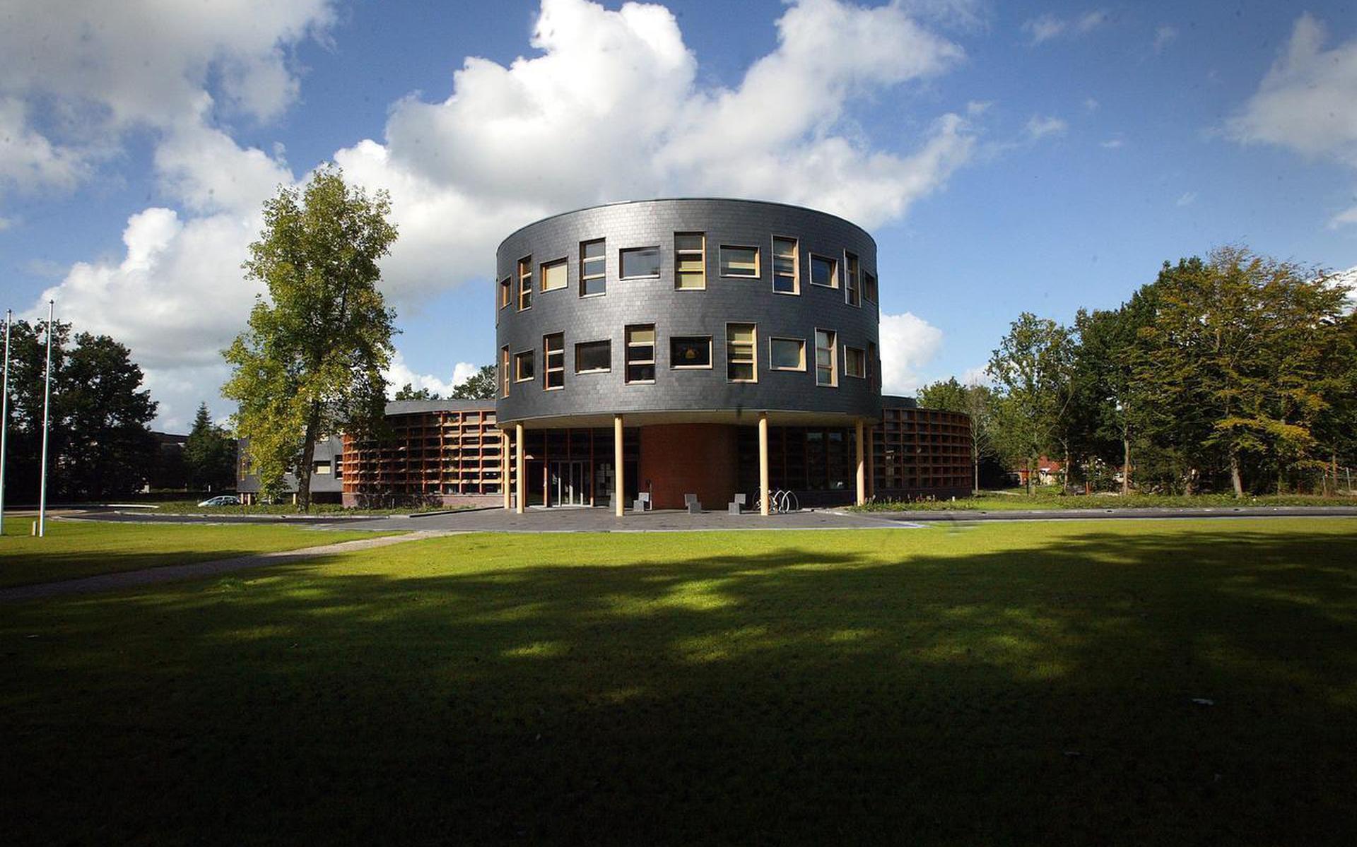 Het gemeentehuis van Ooststellingwerf in Oosterwolde. 