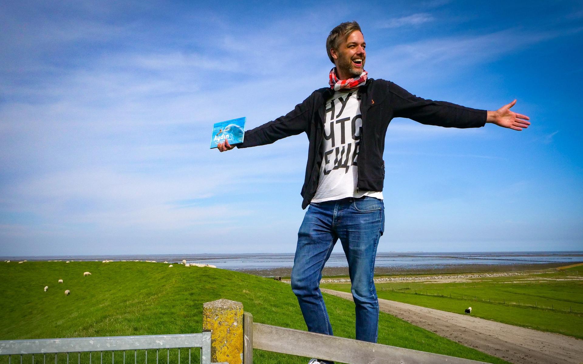 Hoe een beloegadolfijn journalist Olaf Koens betoverde tijdens zijn jeugd in Ternaard. Hij schreef e